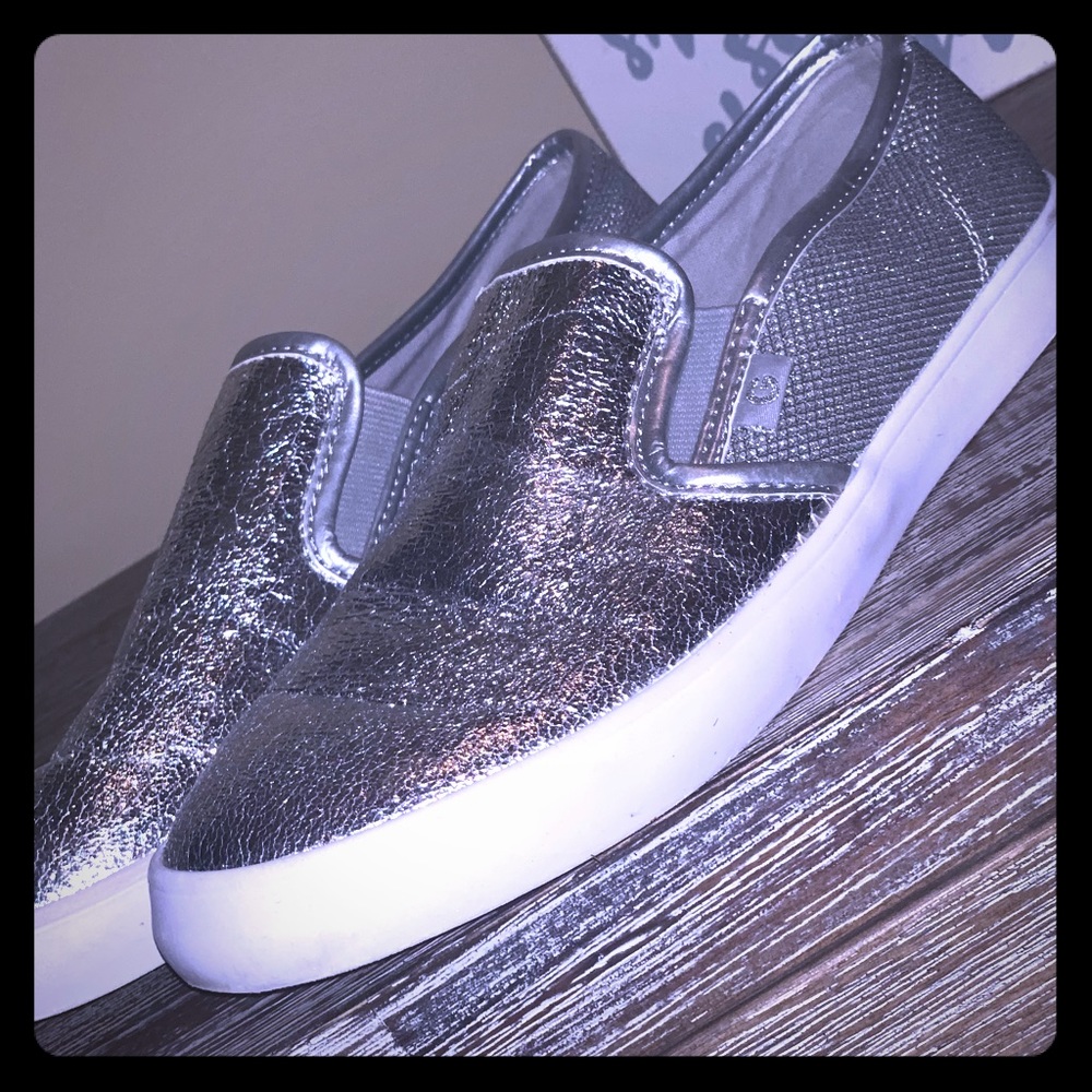 Guess Silver Slides!!